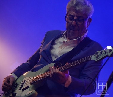 10CC &amp; Band (with Graham Gouldman)  12